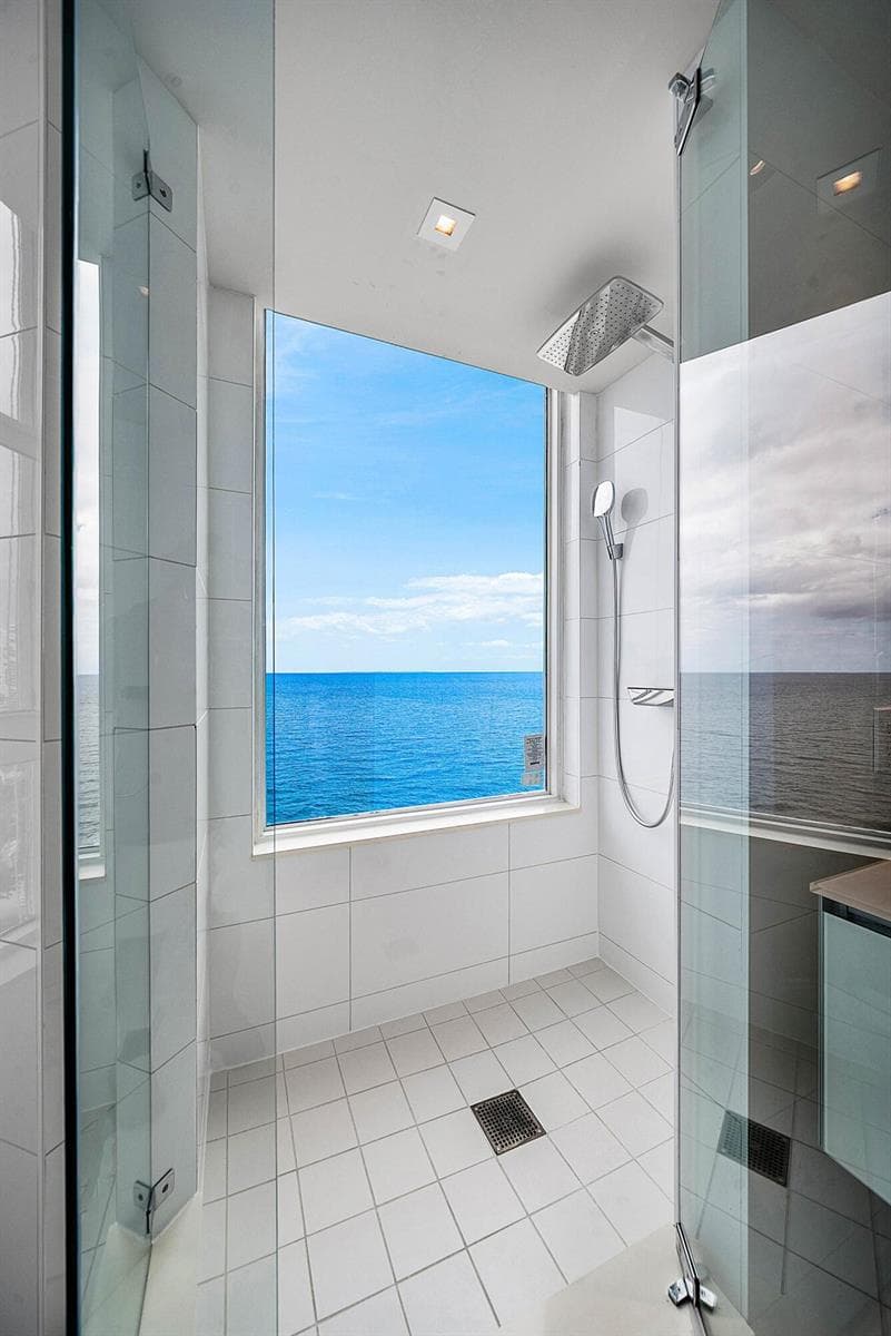 Shower w/Oceanvieww