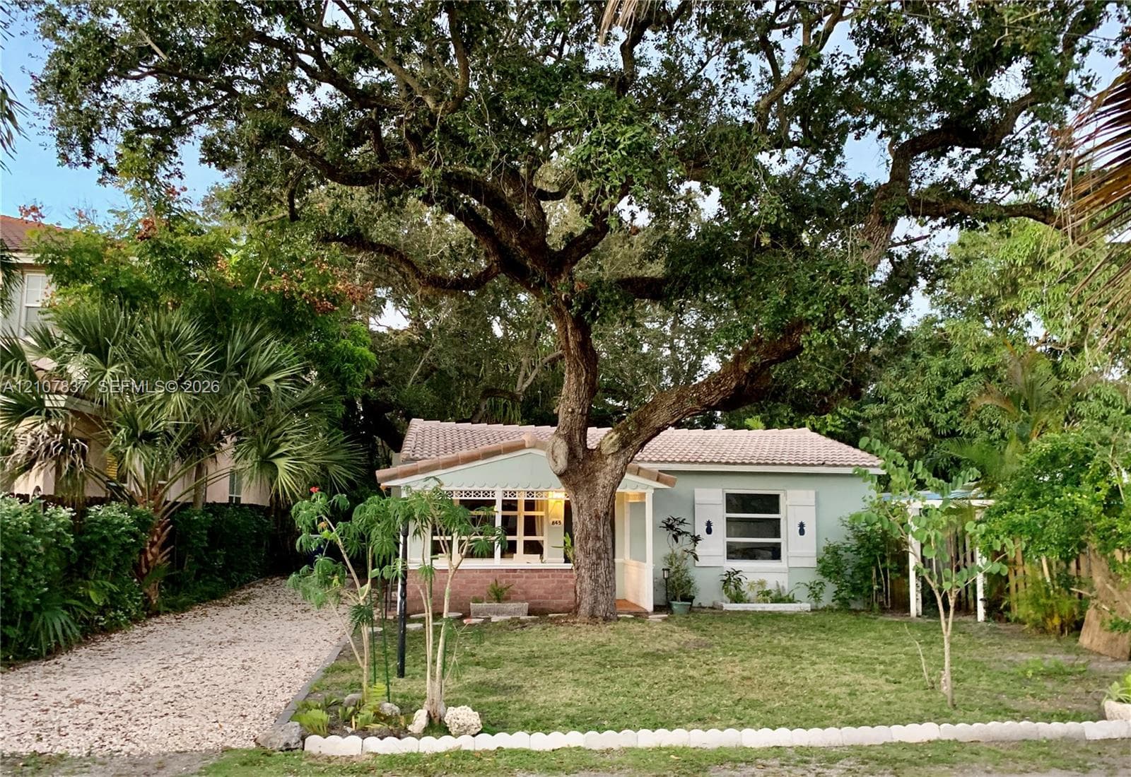 845 SW 11th Ct photo 1