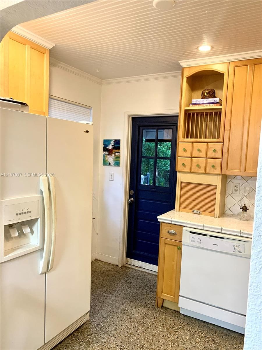 845 SW 11th Ct photo 5