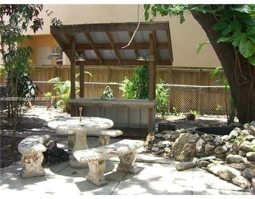 845 SW 11th Ct photo 18