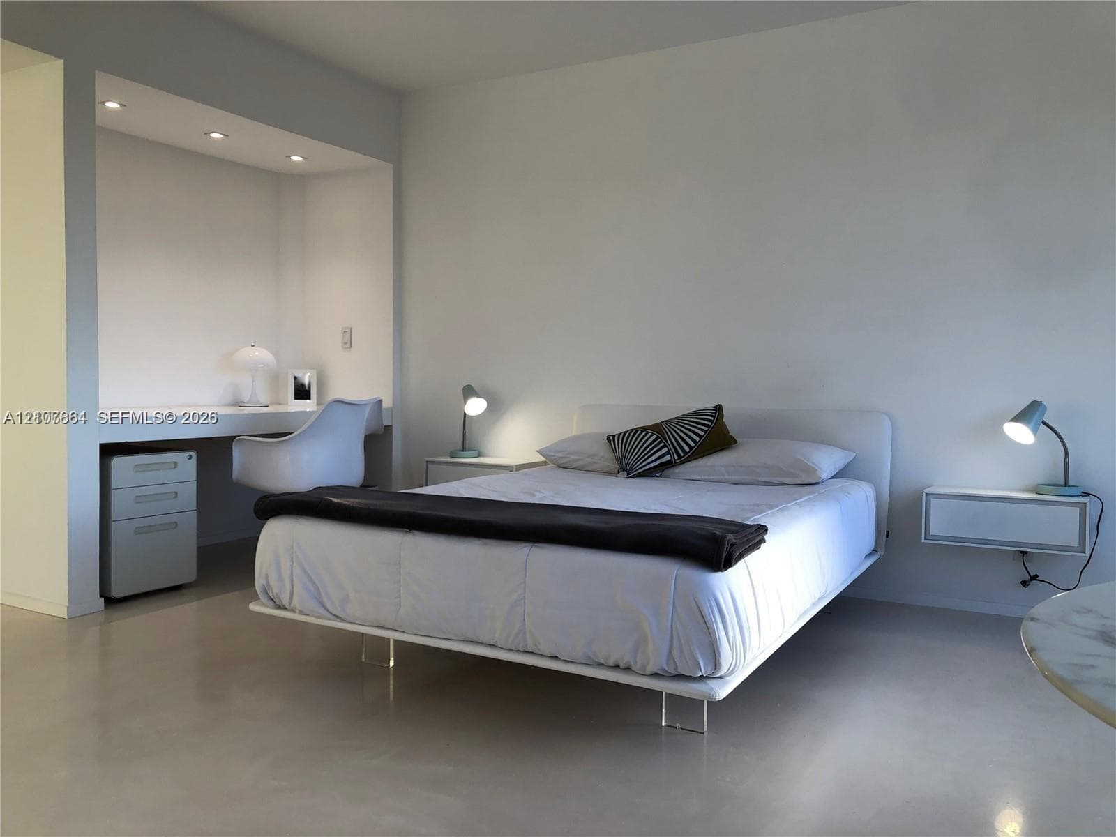 Recessed wall alcove featuring built-in desktop, recessed ceiling lighting, and smooth-finish flooring