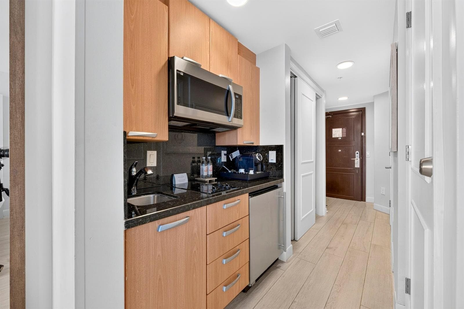 018-018-Kitchen-4000x2662