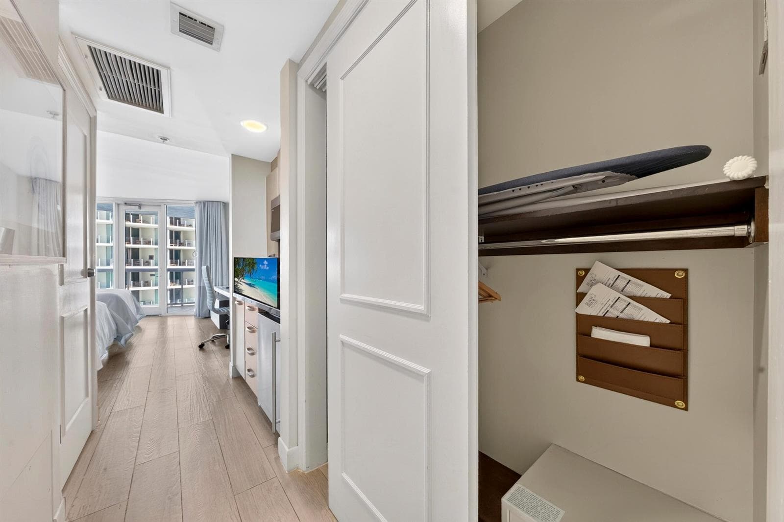 013-015-Closet-4000x2668