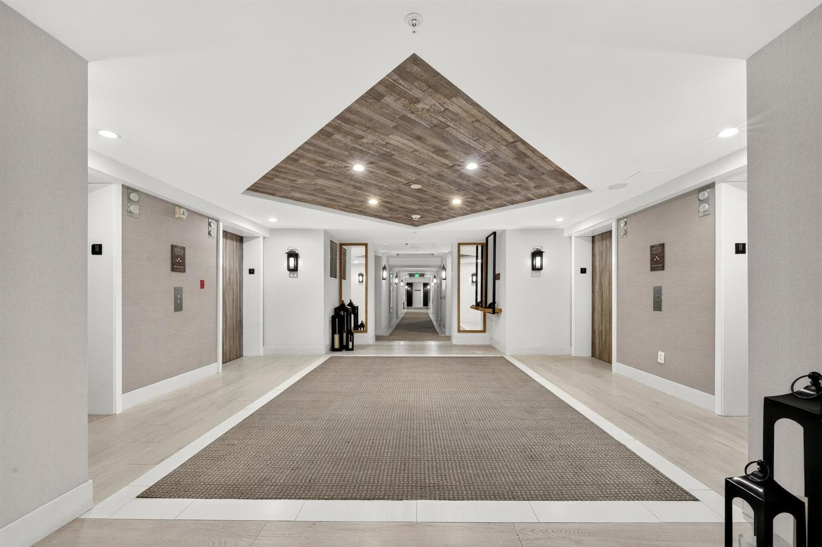 019-022-Hallway-4000x2664