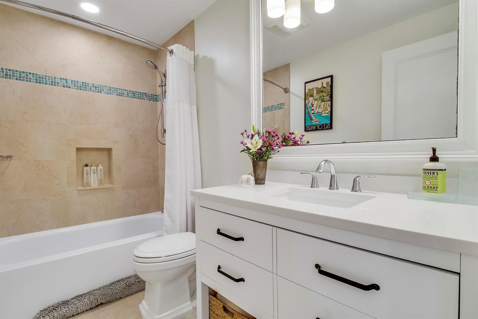 Guest bath.