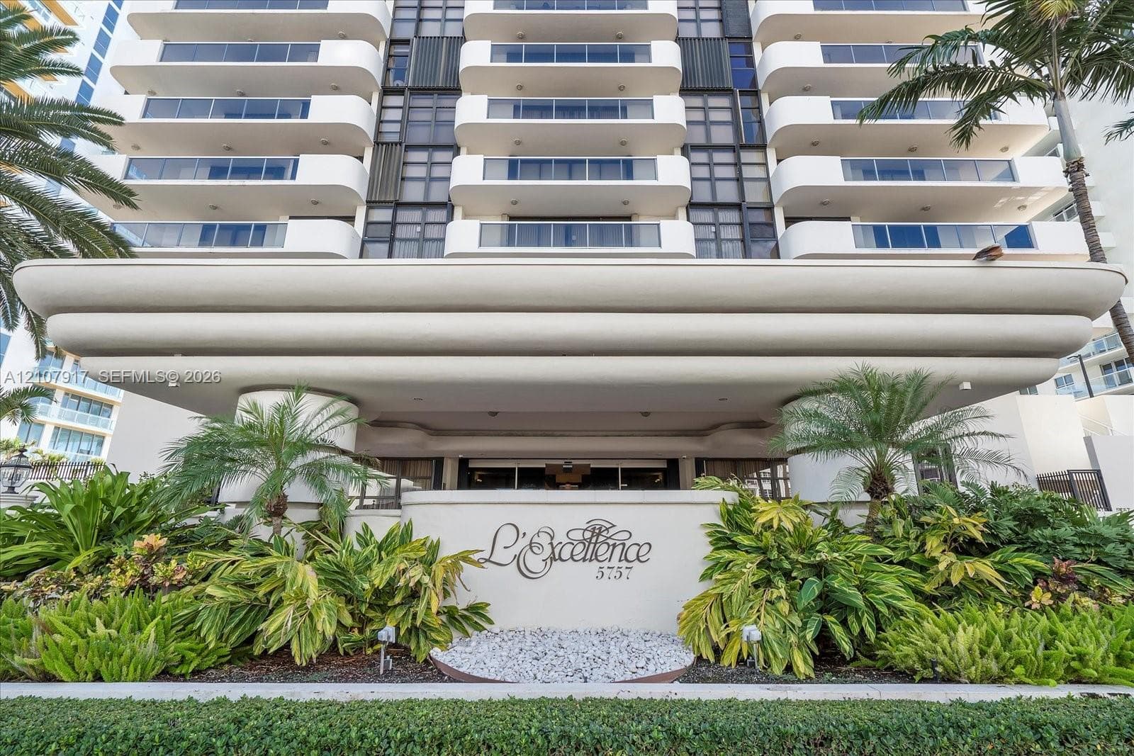 LEXCELLENCE CONDO · #2106 in Miami Beach - Photo 2