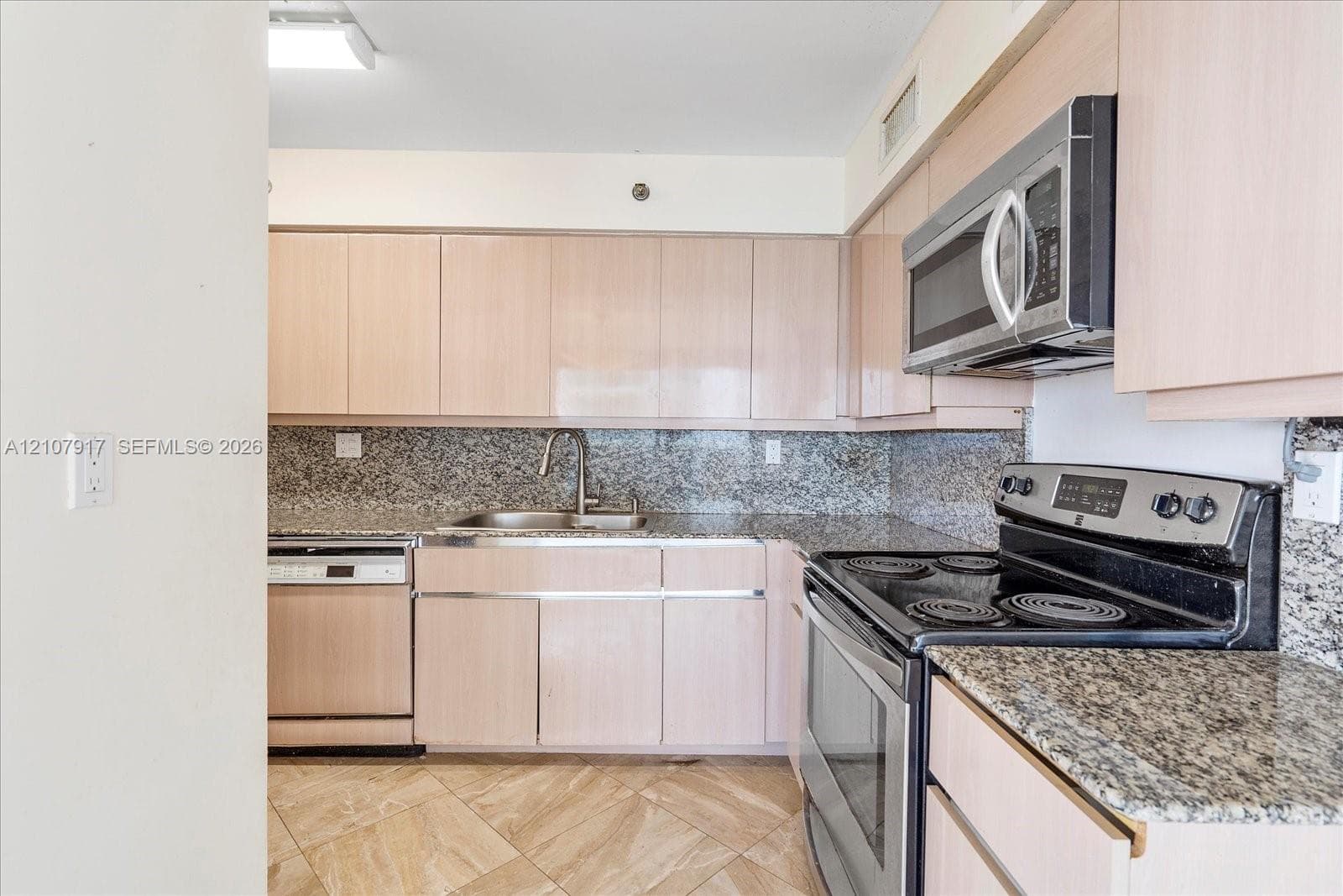 LEXCELLENCE CONDO · #2106 in Miami Beach - Photo 17