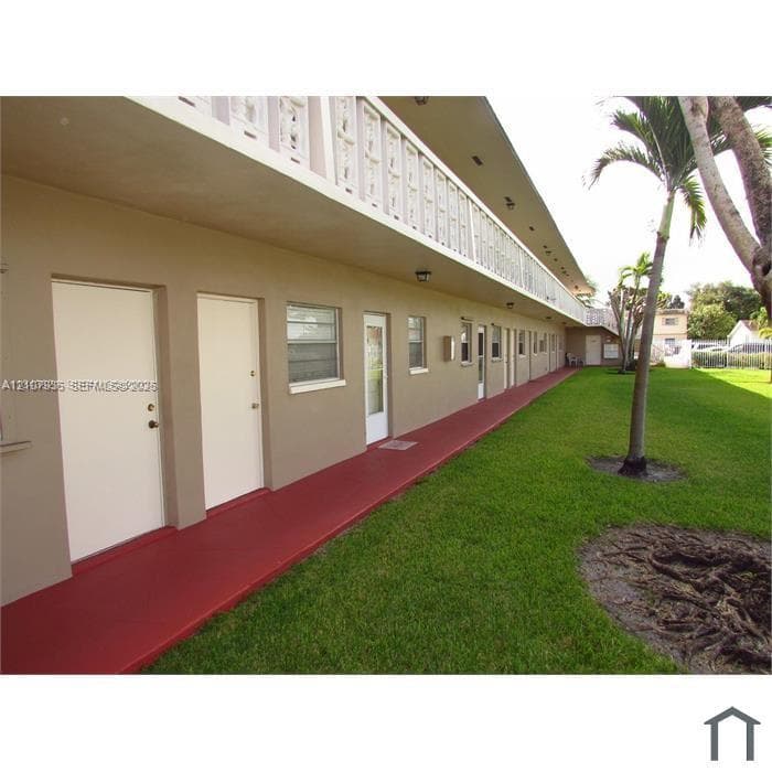 PINEWOOD CONDO · #3 in Hollywood - Photo 4