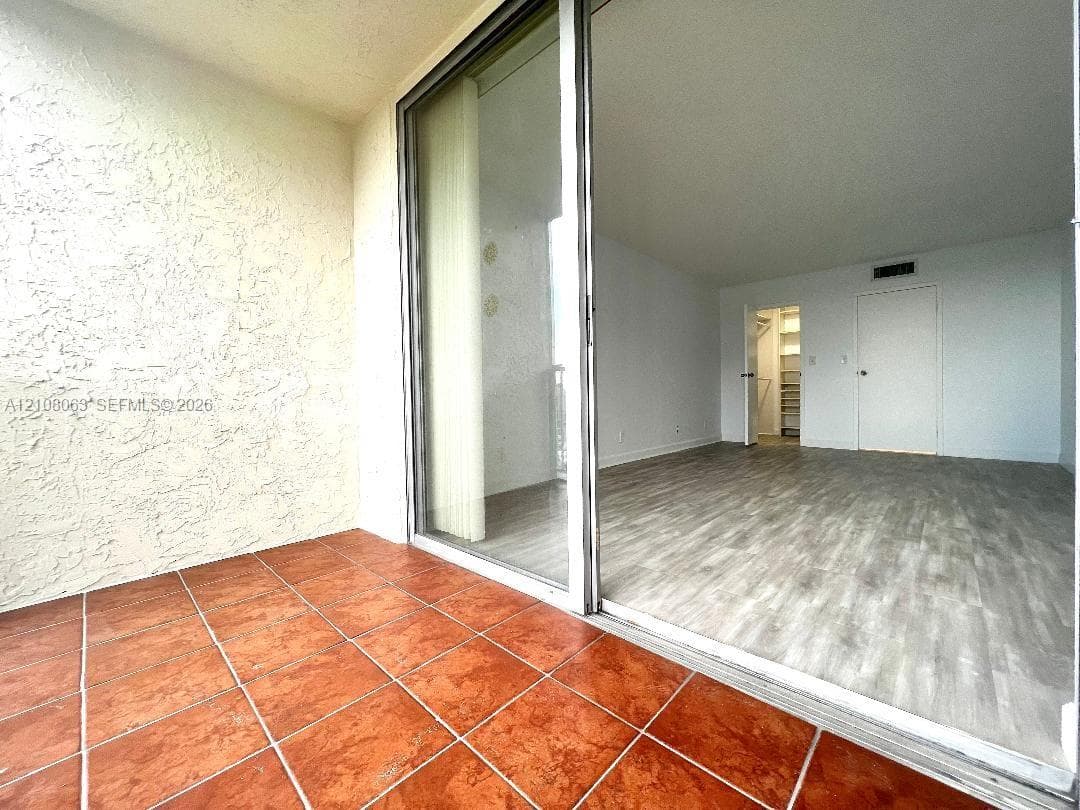 DESOTO SOUTH · #315 in Hallandale Beach - Photo 5