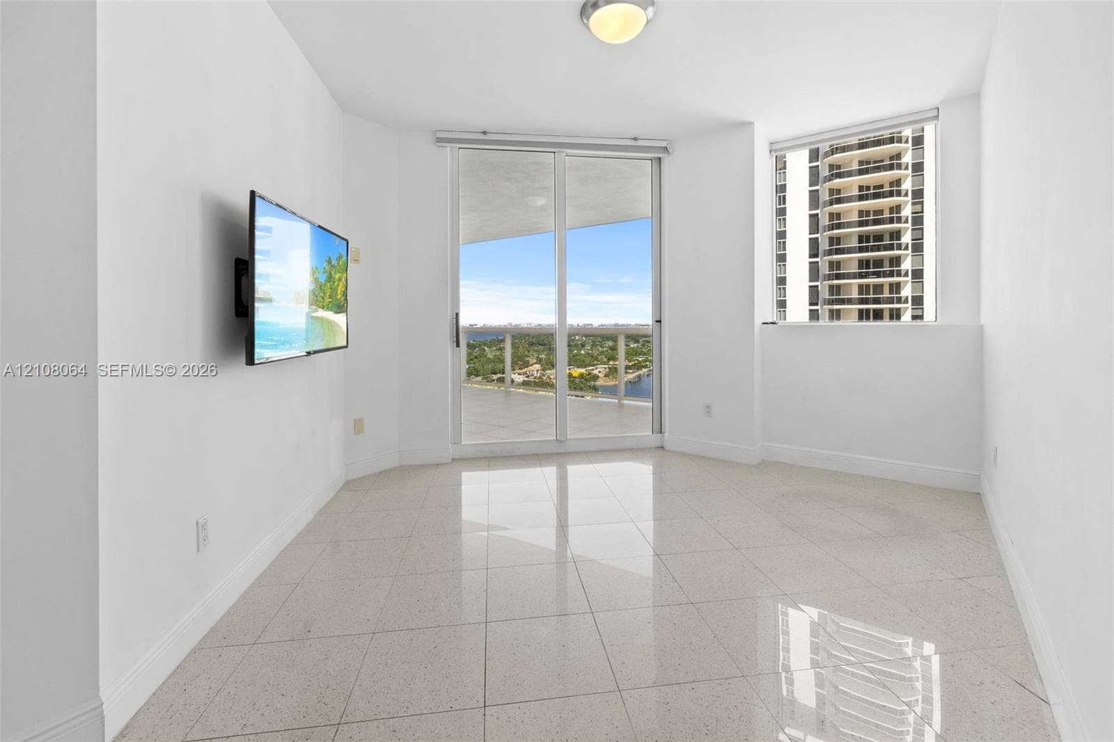 Green Diamond · #2408 in Miami Beach - Photo 16