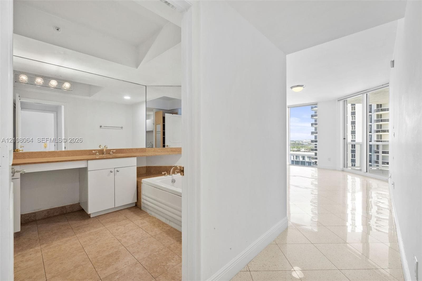 Green Diamond · #2408 in Miami Beach - Photo 12