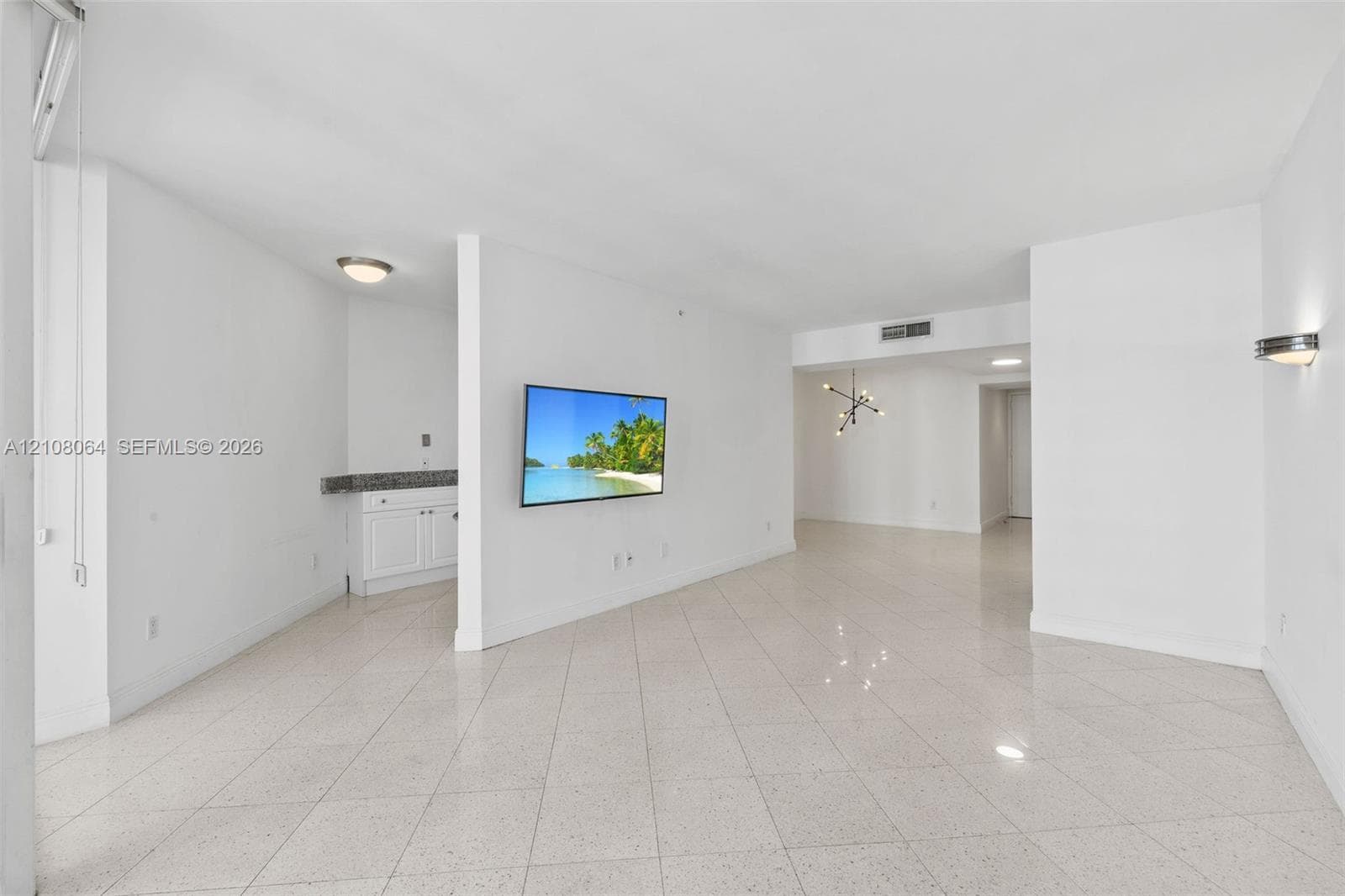 Green Diamond · #2408 in Miami Beach - Photo 5