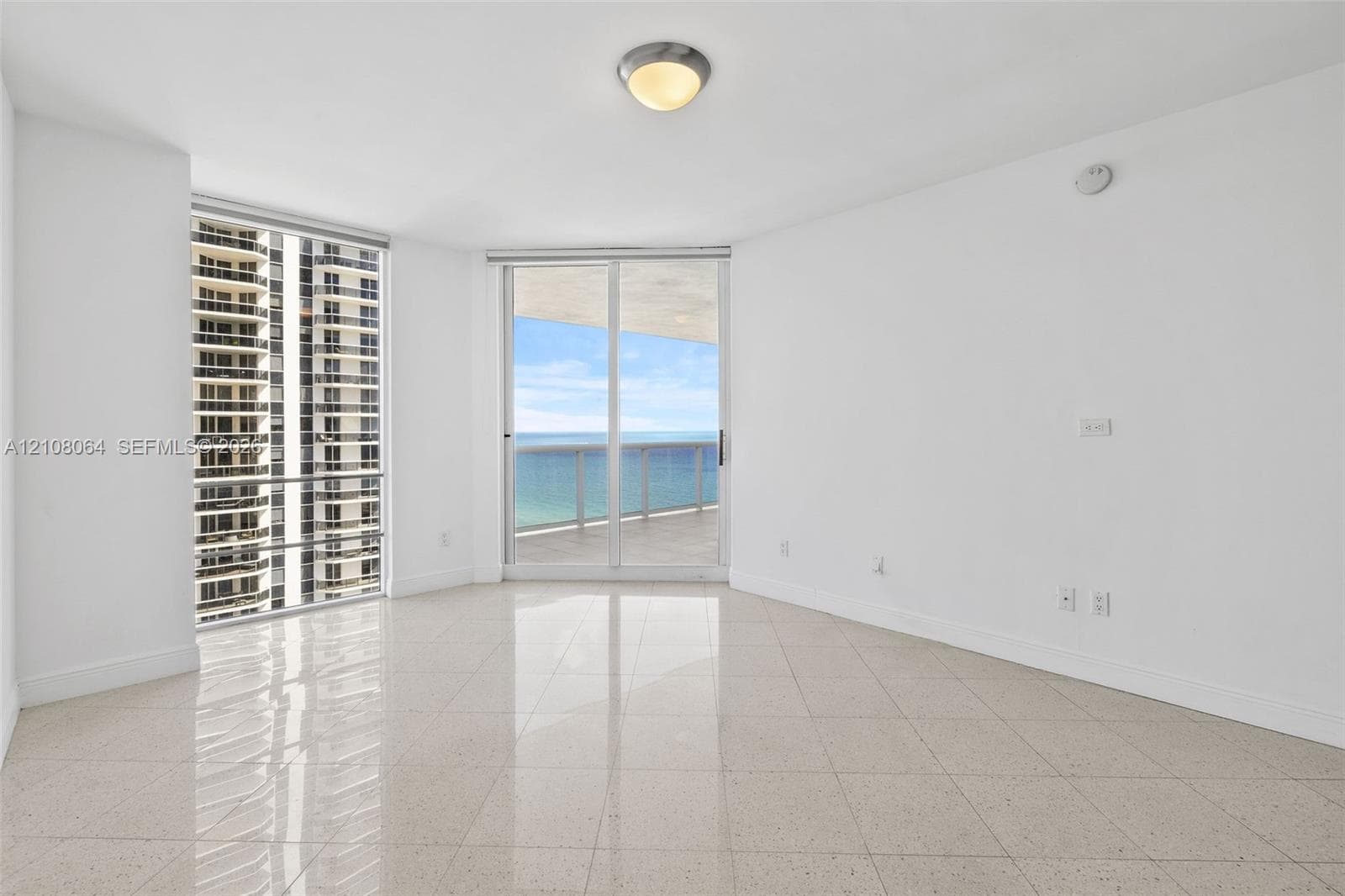 Green Diamond · #2408 in Miami Beach - Photo 9