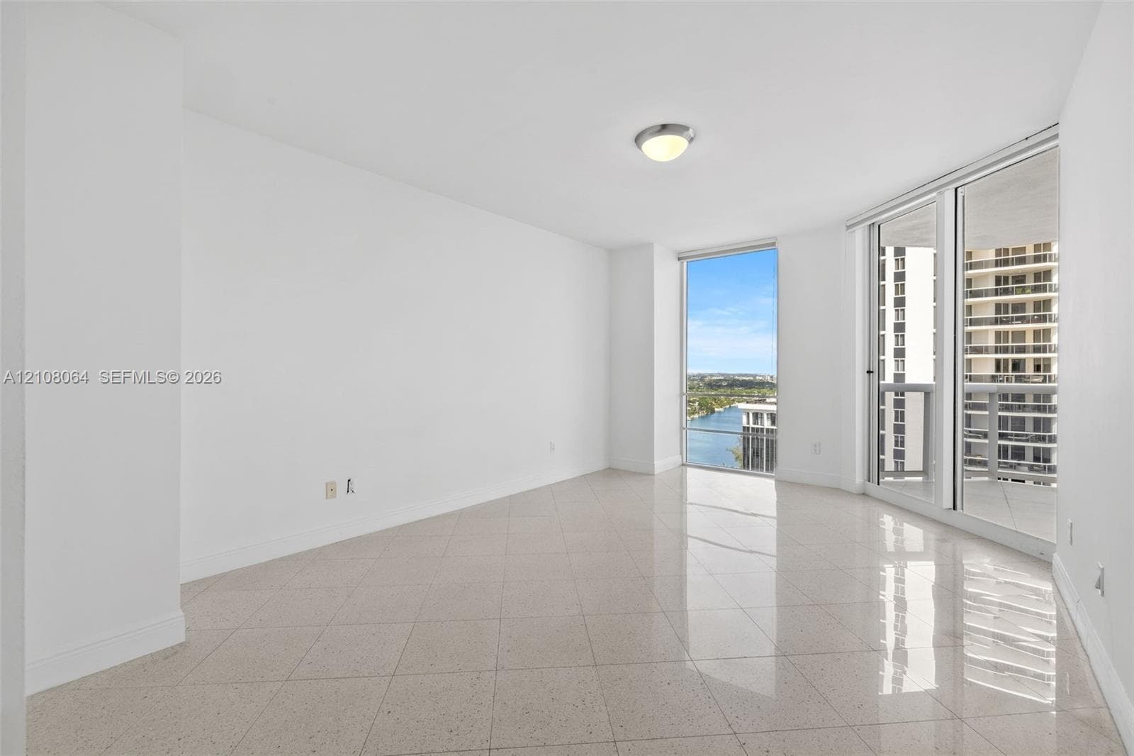 Green Diamond · #2408 in Miami Beach - Photo 10