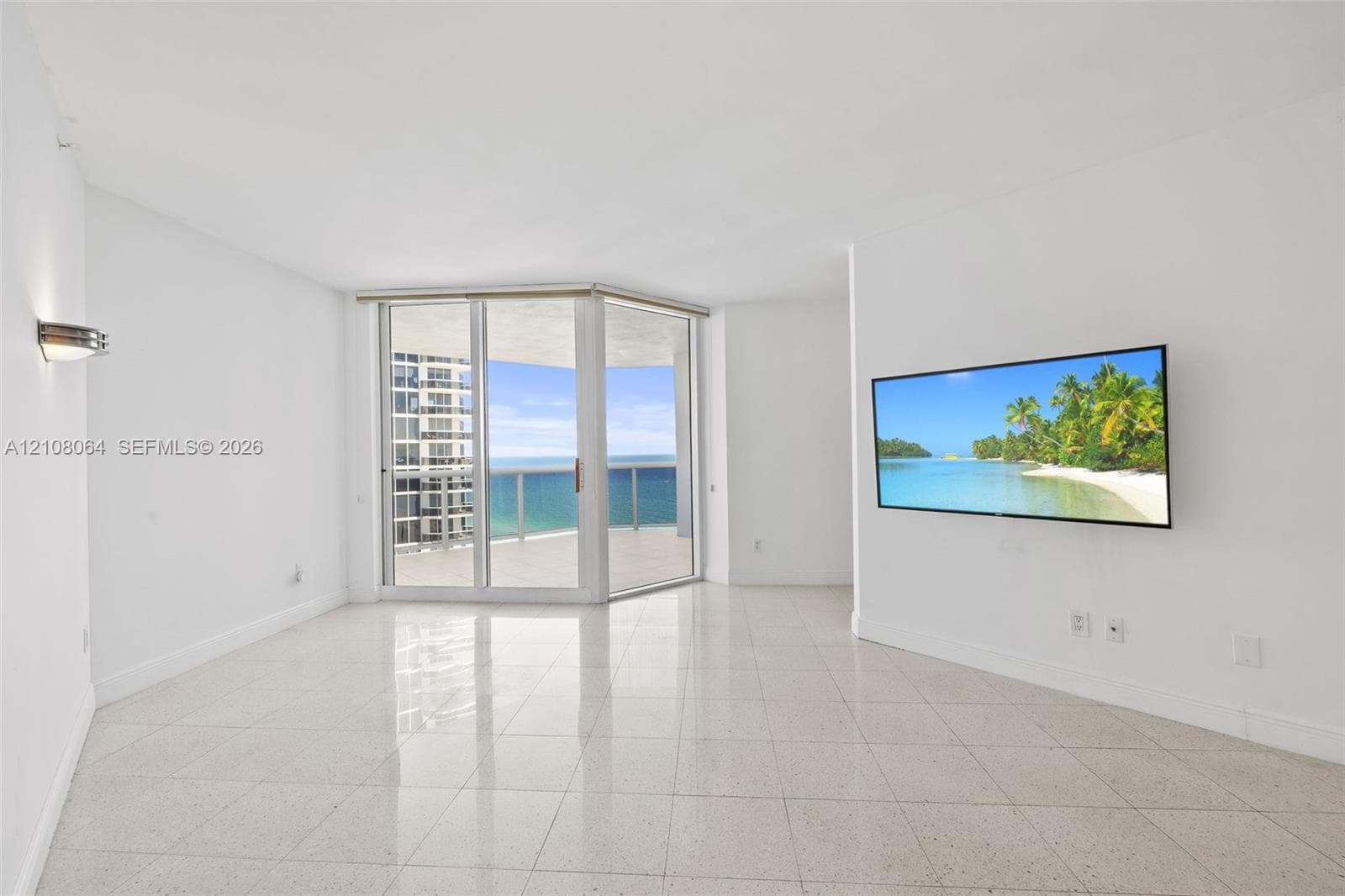 Green Diamond · #2408 in Miami Beach - Photo 4