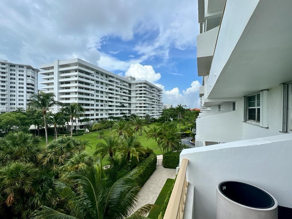 177 Ocean Lane Dr photo 3