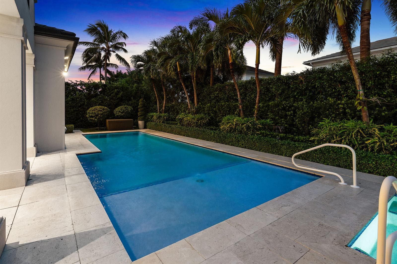2296_Acorn_Palm_Road_Dusk_09