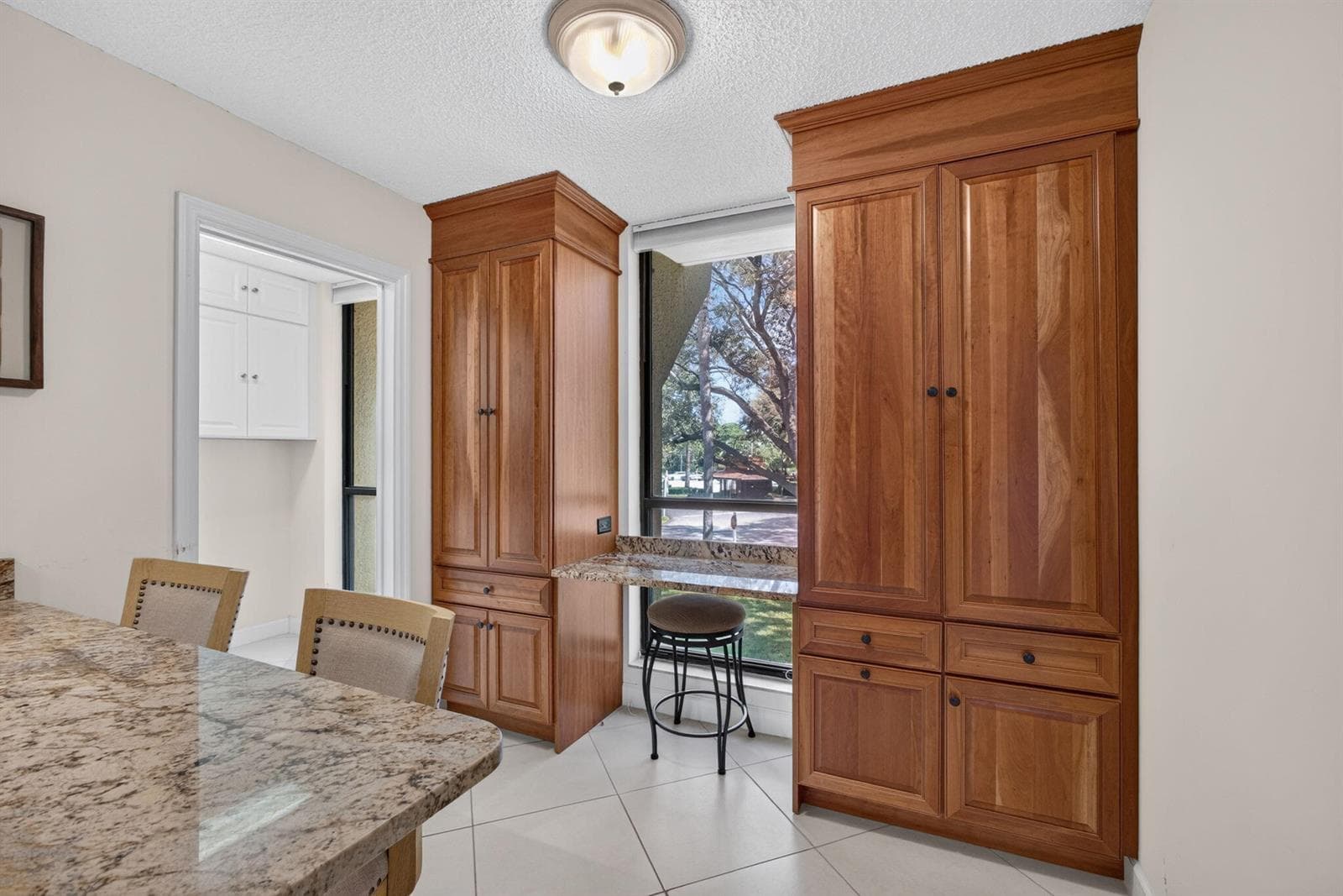 31-web-or-mls-WL - Kitchen-Office Built-