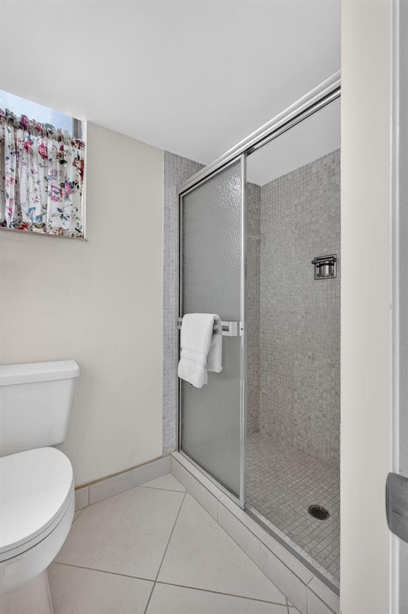 65-web-or-mls-WL - Guest Bathroom