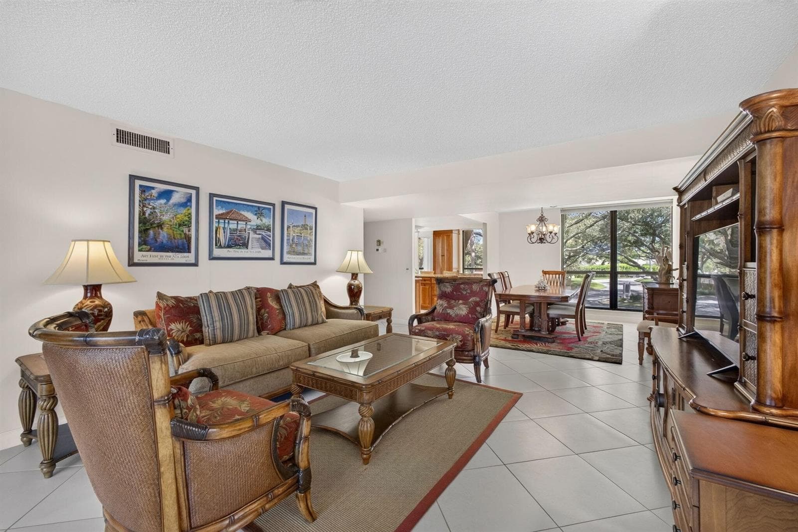 37-web-or-mls-WL - Living Rm-Dining Rm