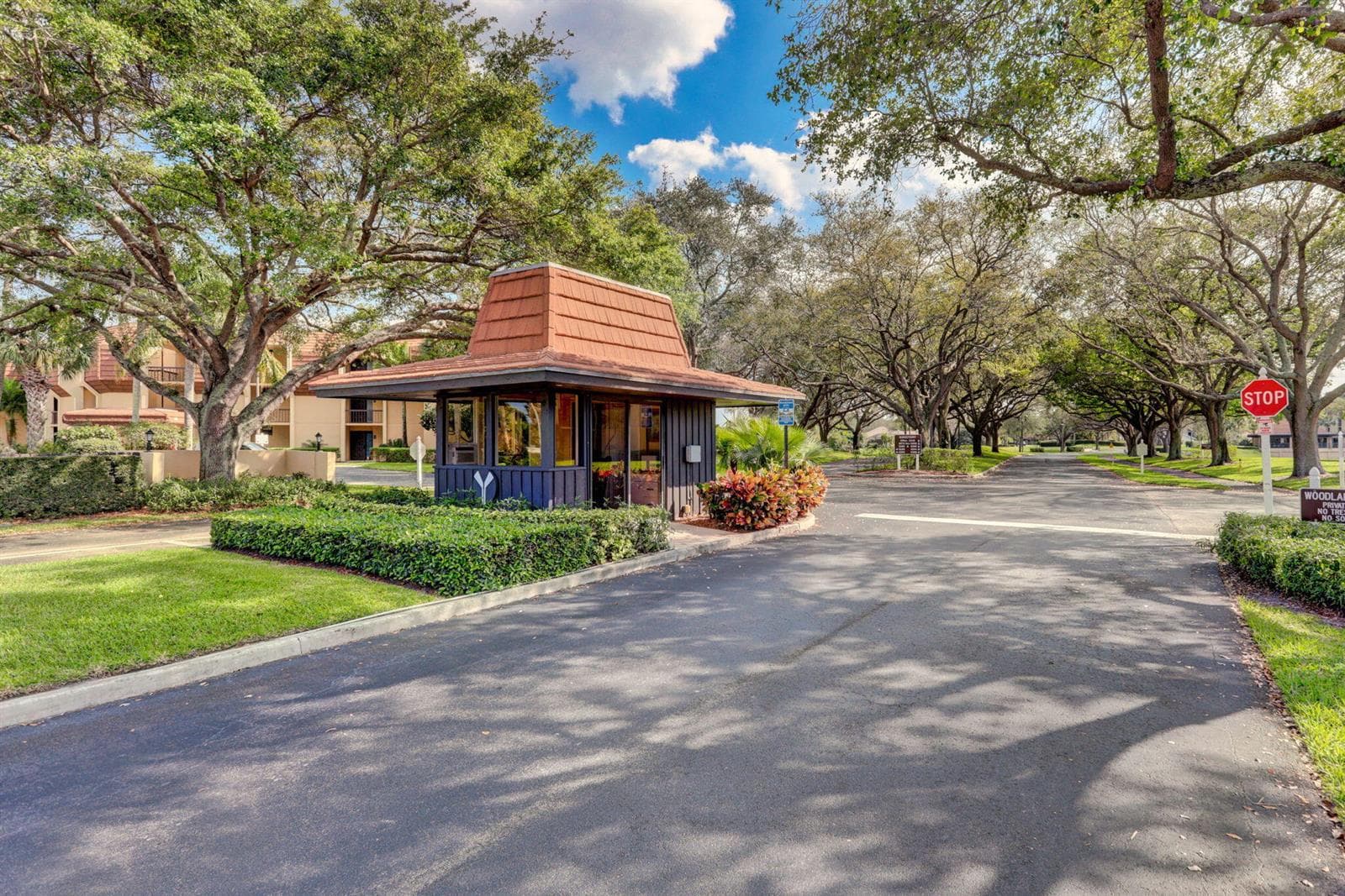 92-web-or-mls-WL - Entrance