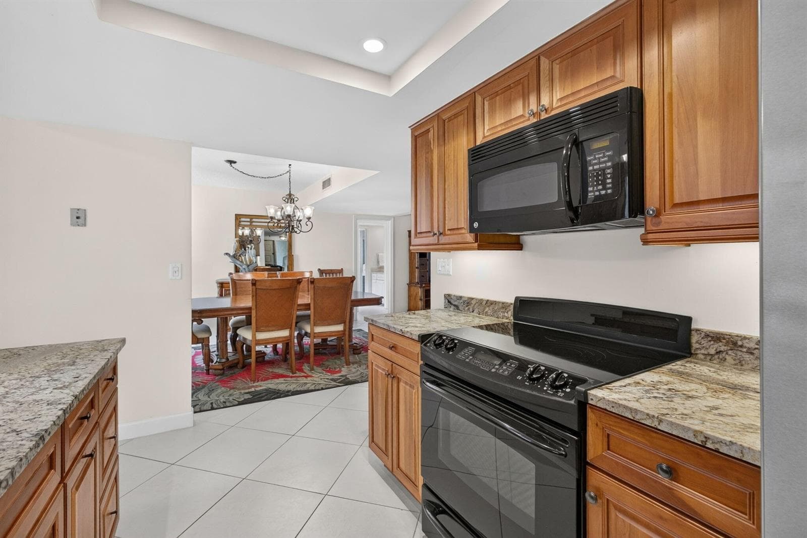 27-web-or-mls-WL - Kitchen