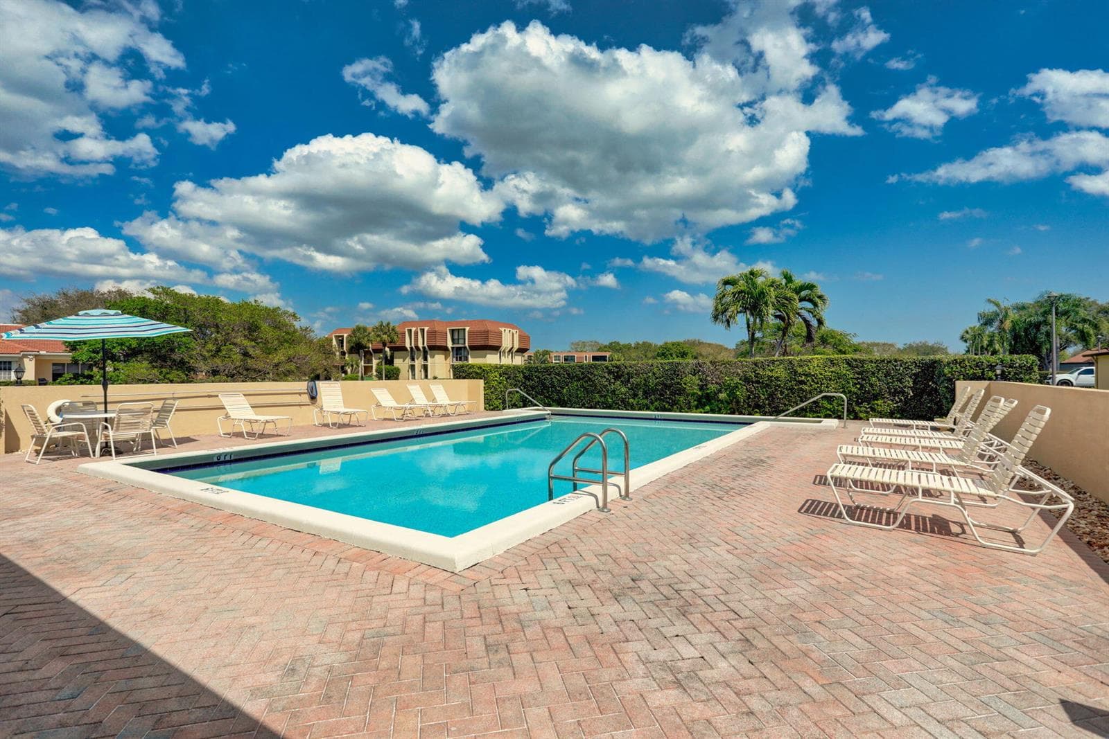 93-web-or-mls-WL - Pool