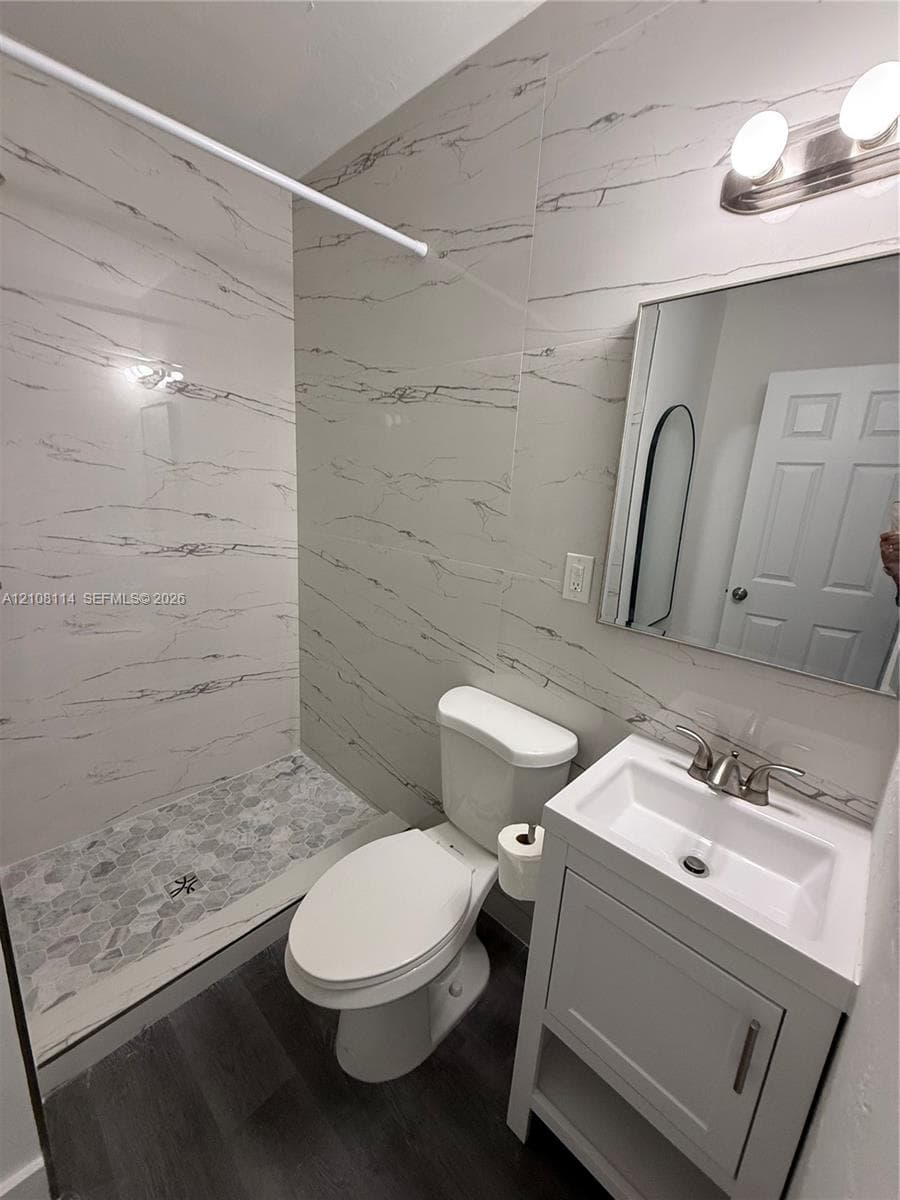 17451 NE 19th Ave photo 9