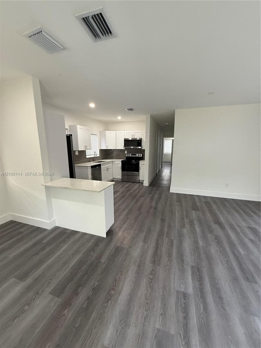 17451 NE 19th Ave photo 4
