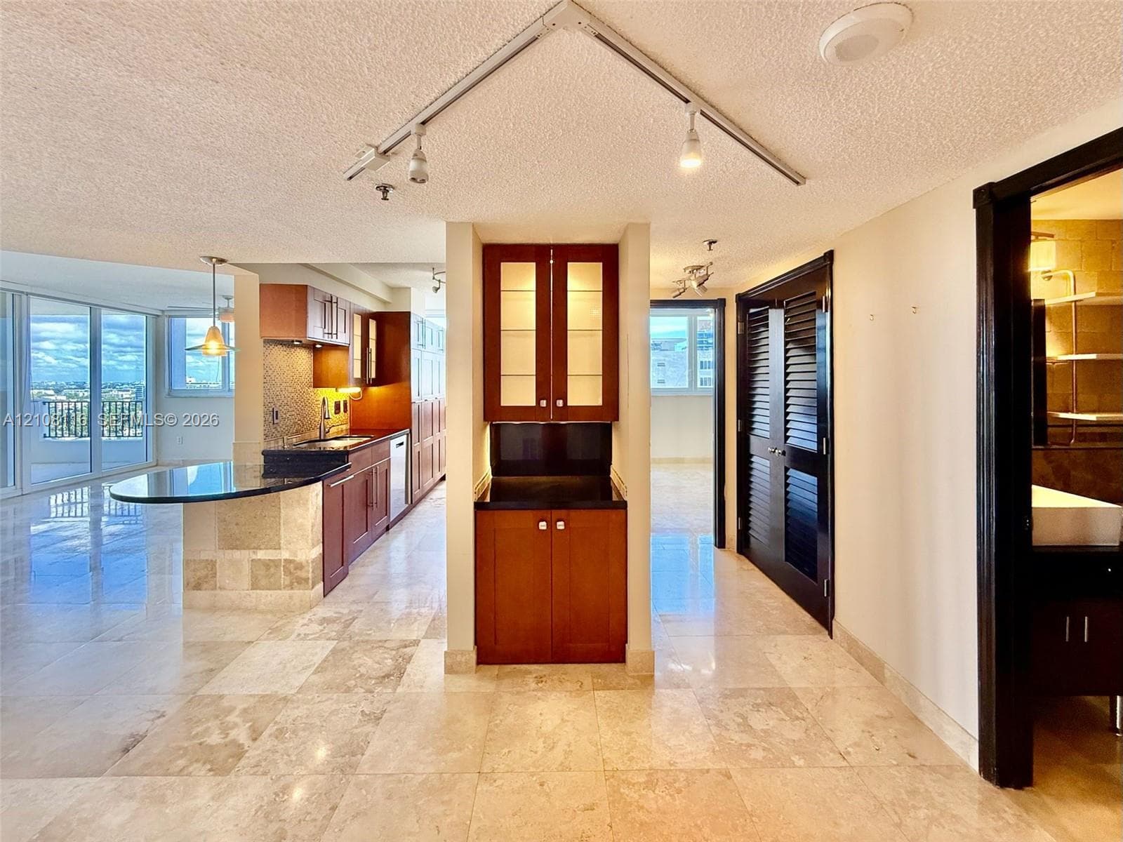 FLORIDA TOWERS CONDO · #1403 in Miami Beach - Photo 4