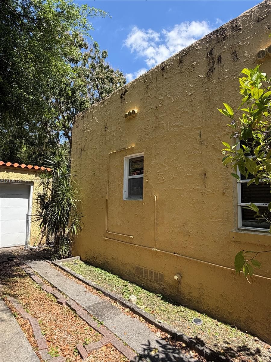 1209 Mariana Ave photo 3