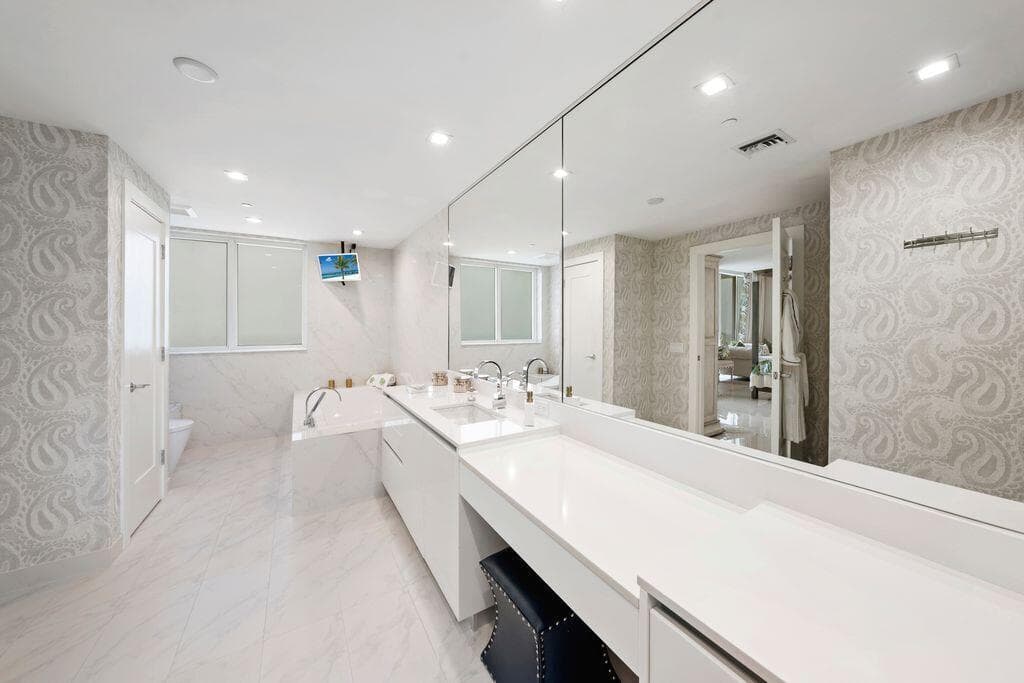 Her Primary Spa-Inspired Bath