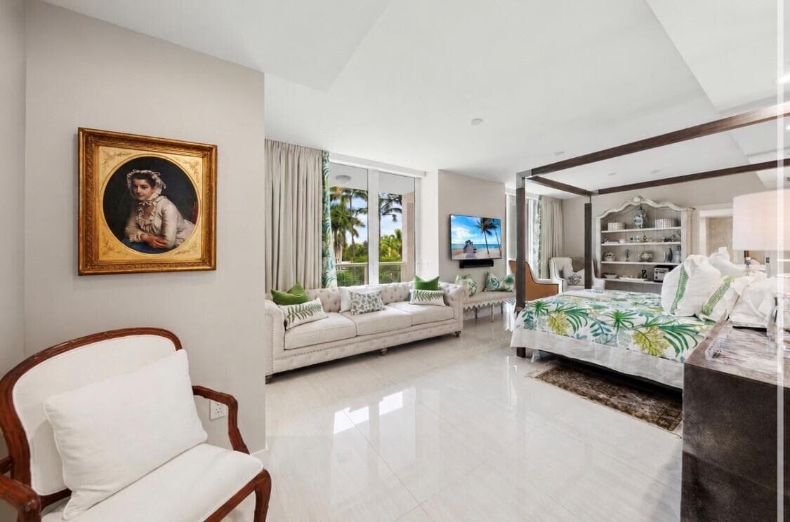 Luxurious Primary Suite