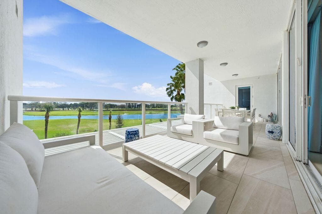 Sprawling 32' Balcony
