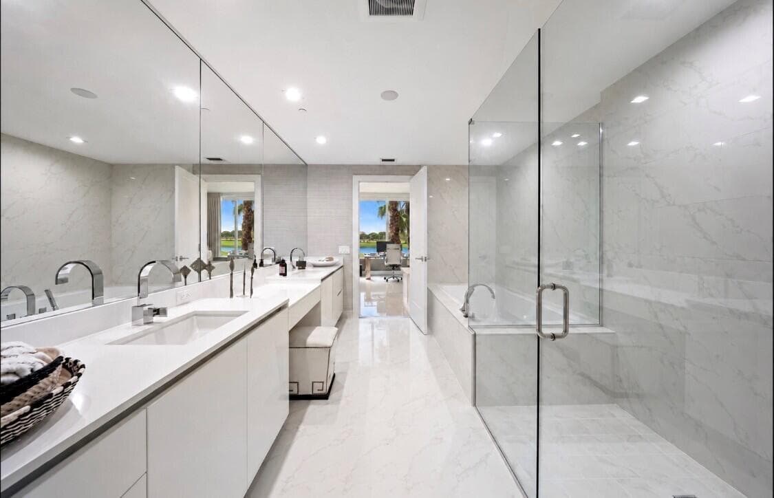 Bathroom 2 with Separate Shower and Tub
