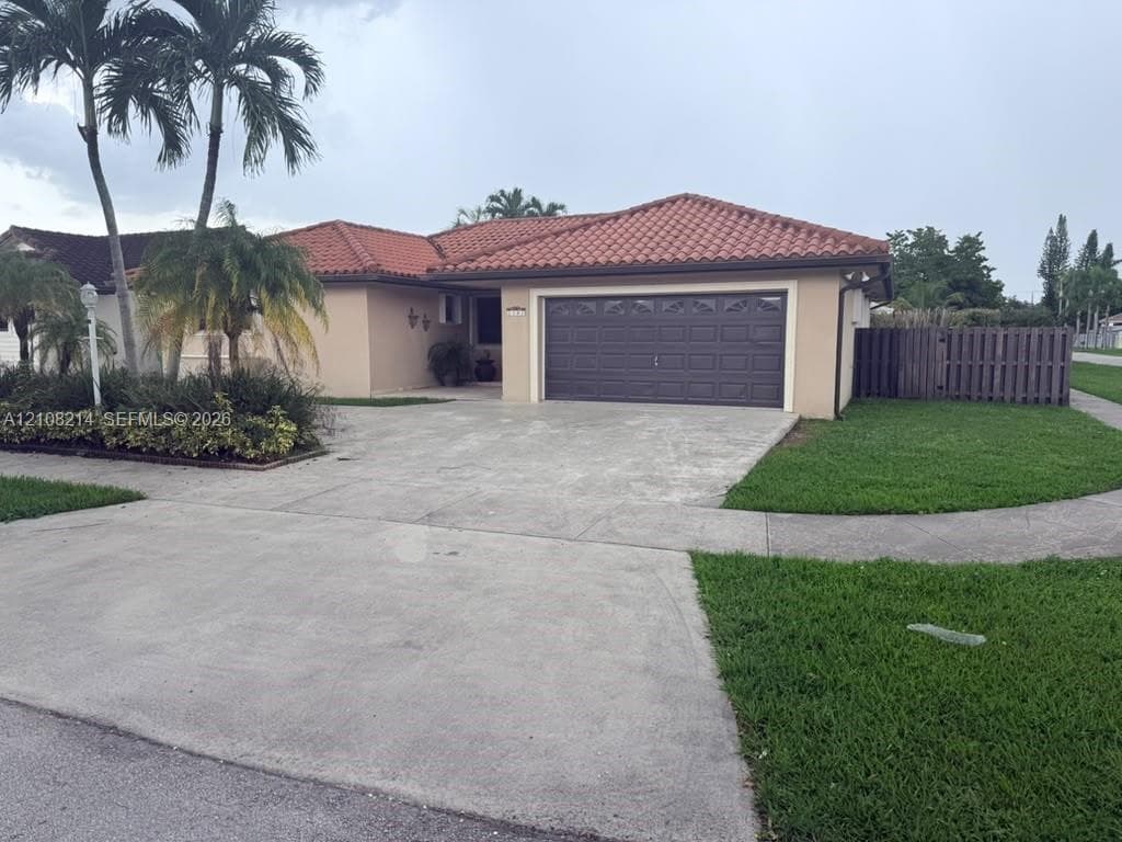 3381 SW 140th Ave photo 1