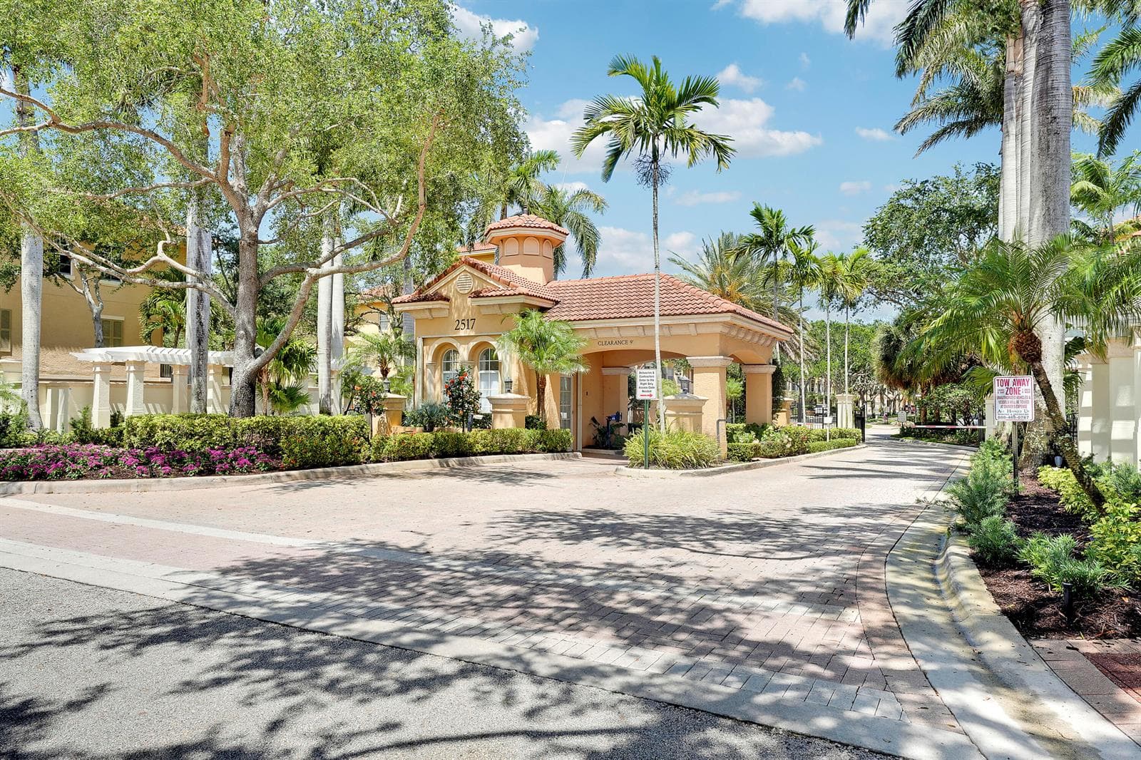 Harbour Oaks Gated Entrance
