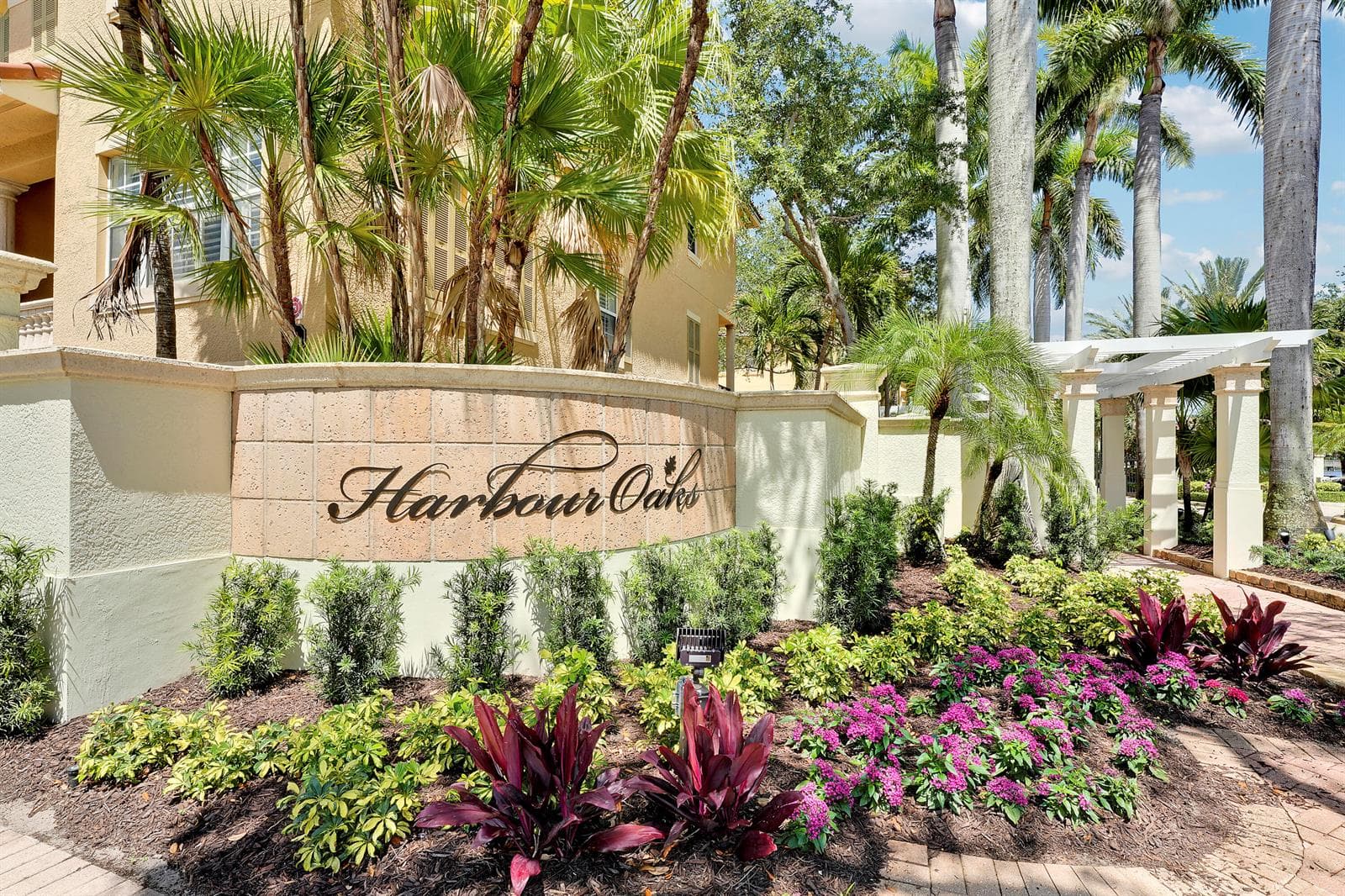 Harbour Oaks Entrance