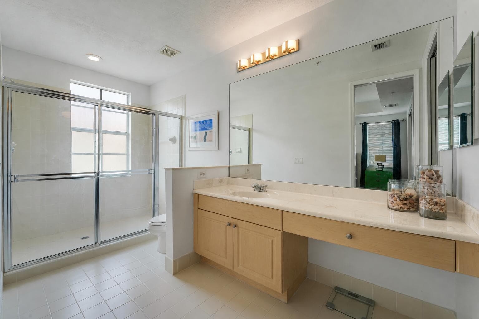 Guest Bathroom / Jr Suite