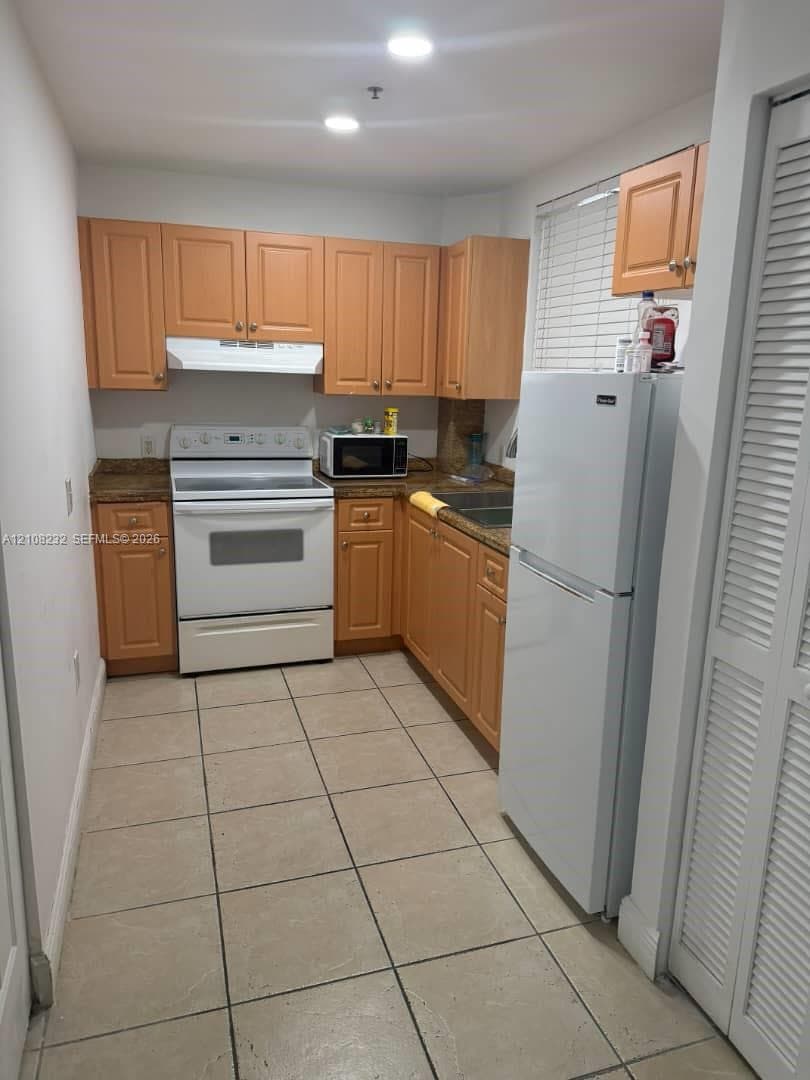 EVERGREEN LAWNS CONDO · #101 in Miami - Photo 2