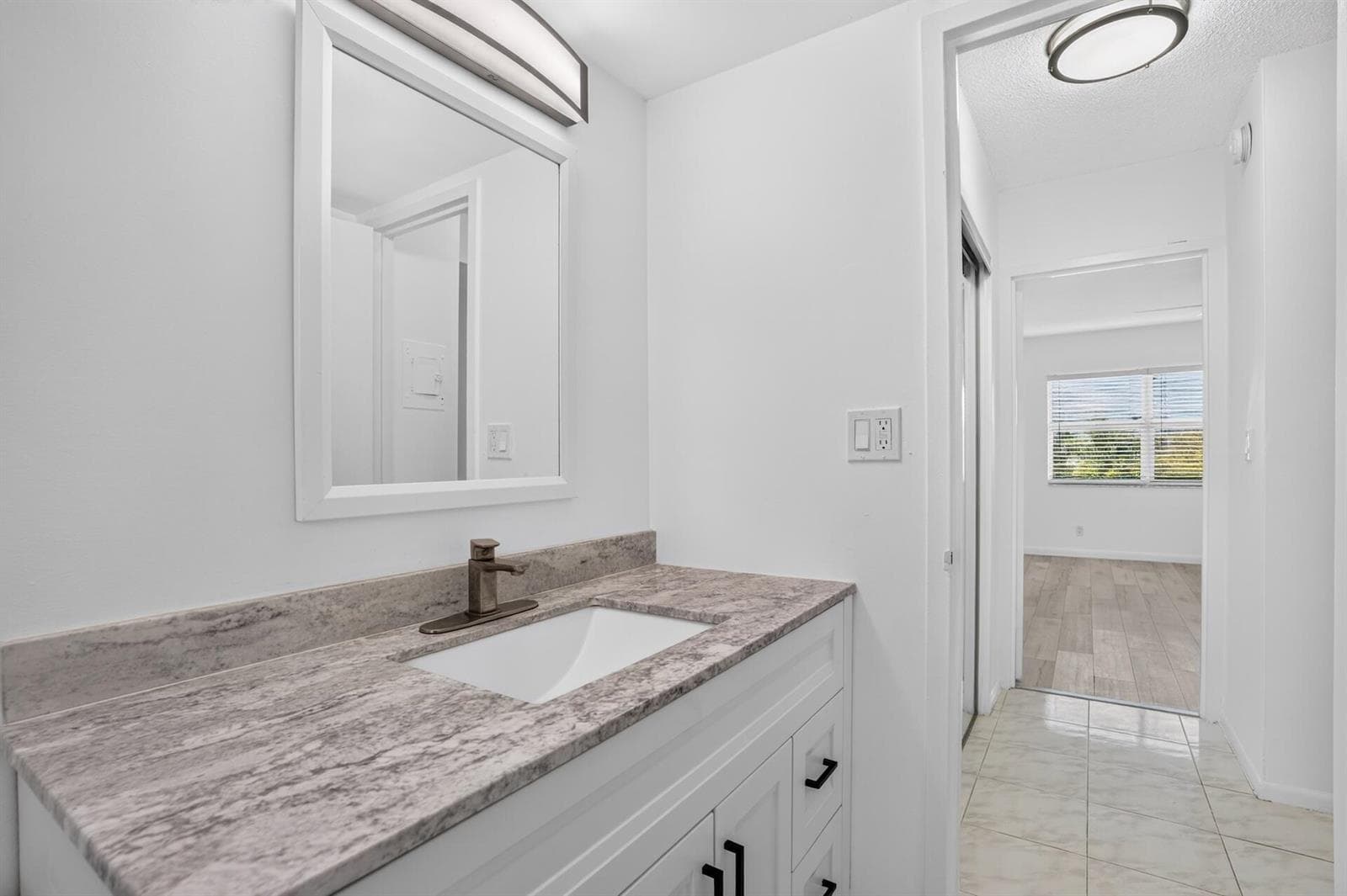 Horizon 404 BATHROOM-2