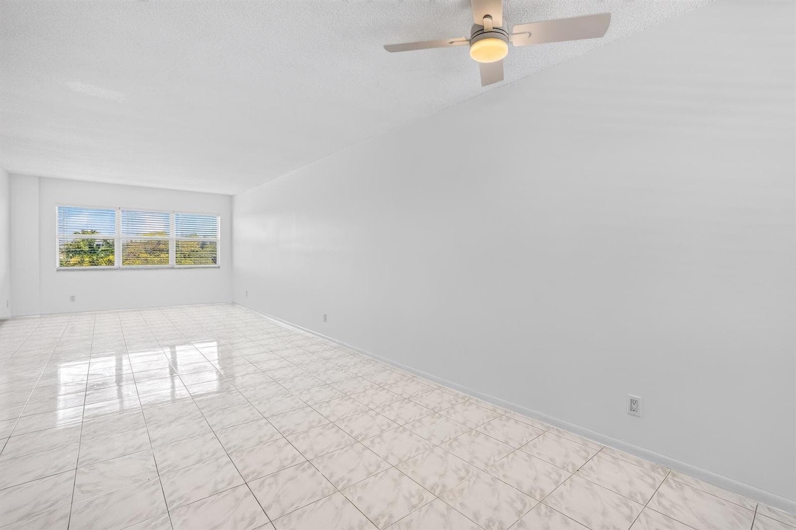 Horizon 404 DINING AREA-2