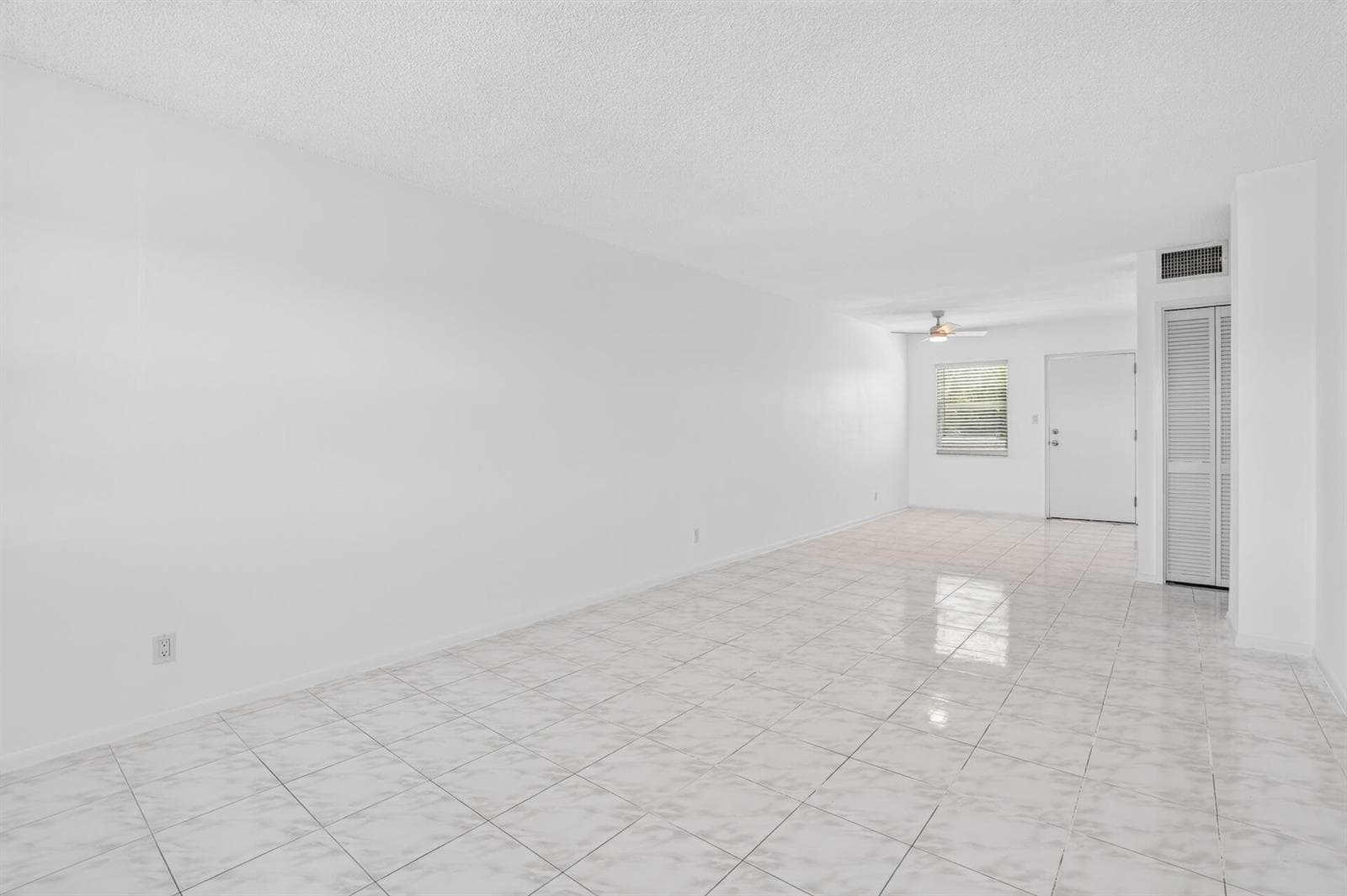 Horizon 404 LIVING AREA-3