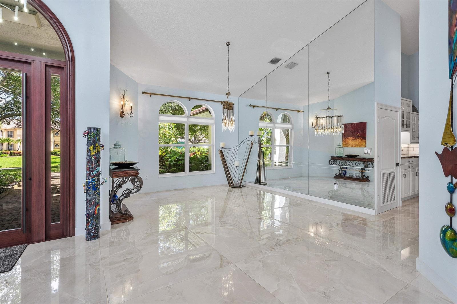 Foyer/Dining Room