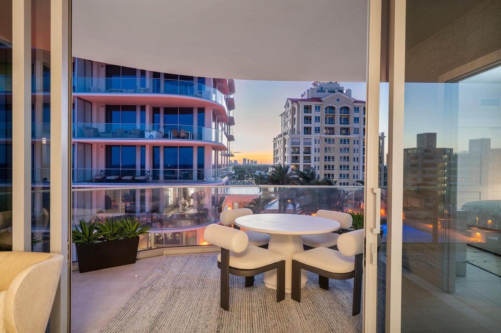 151 N Seabreeze Blvd Twilights_066