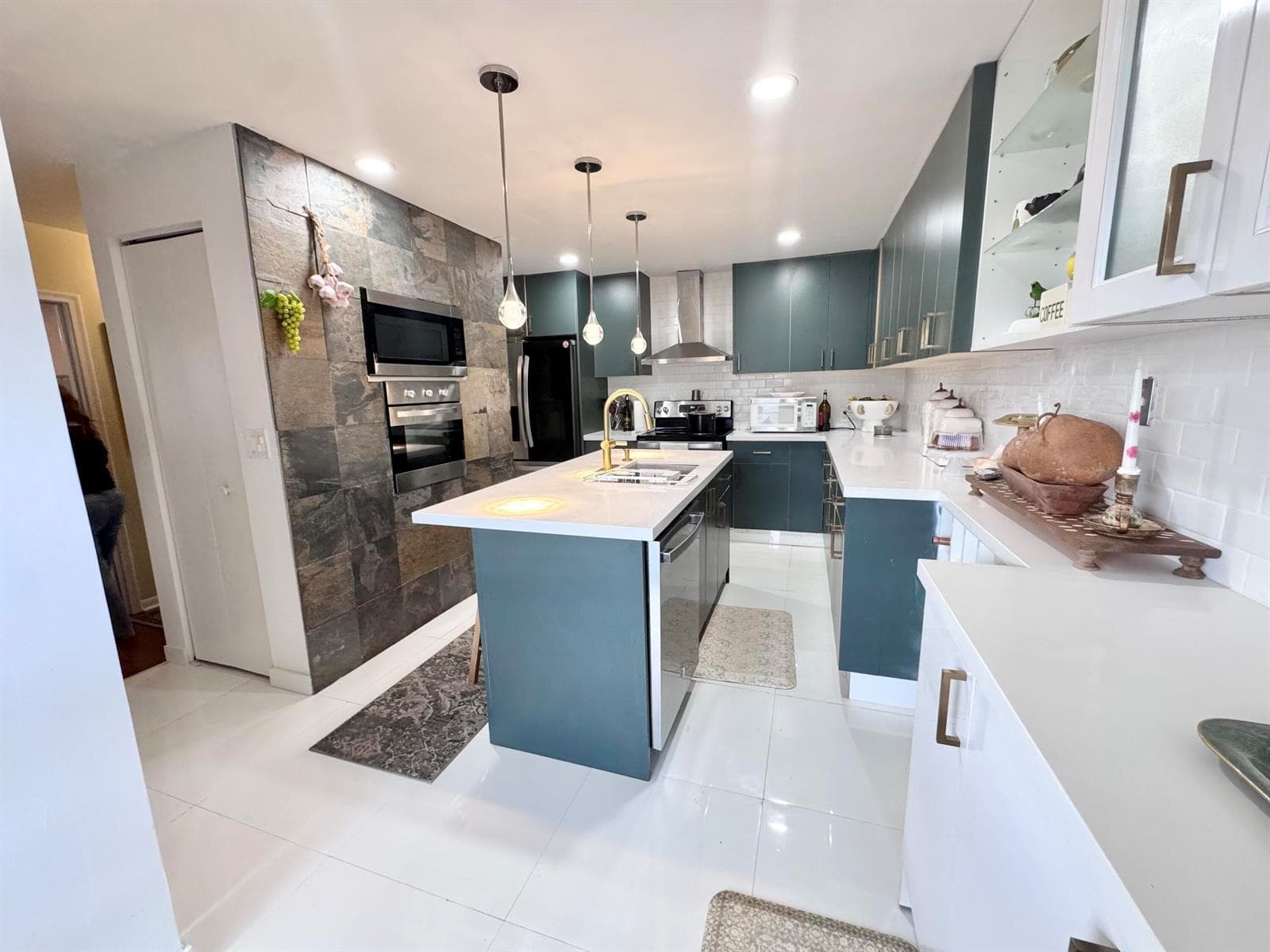Slate wall, built-in microwave and oven