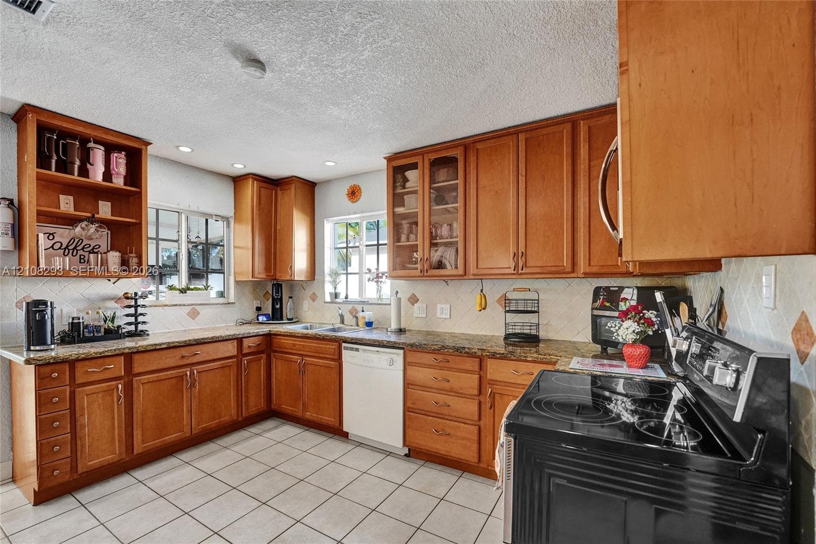 2826 Dewey St photo 3