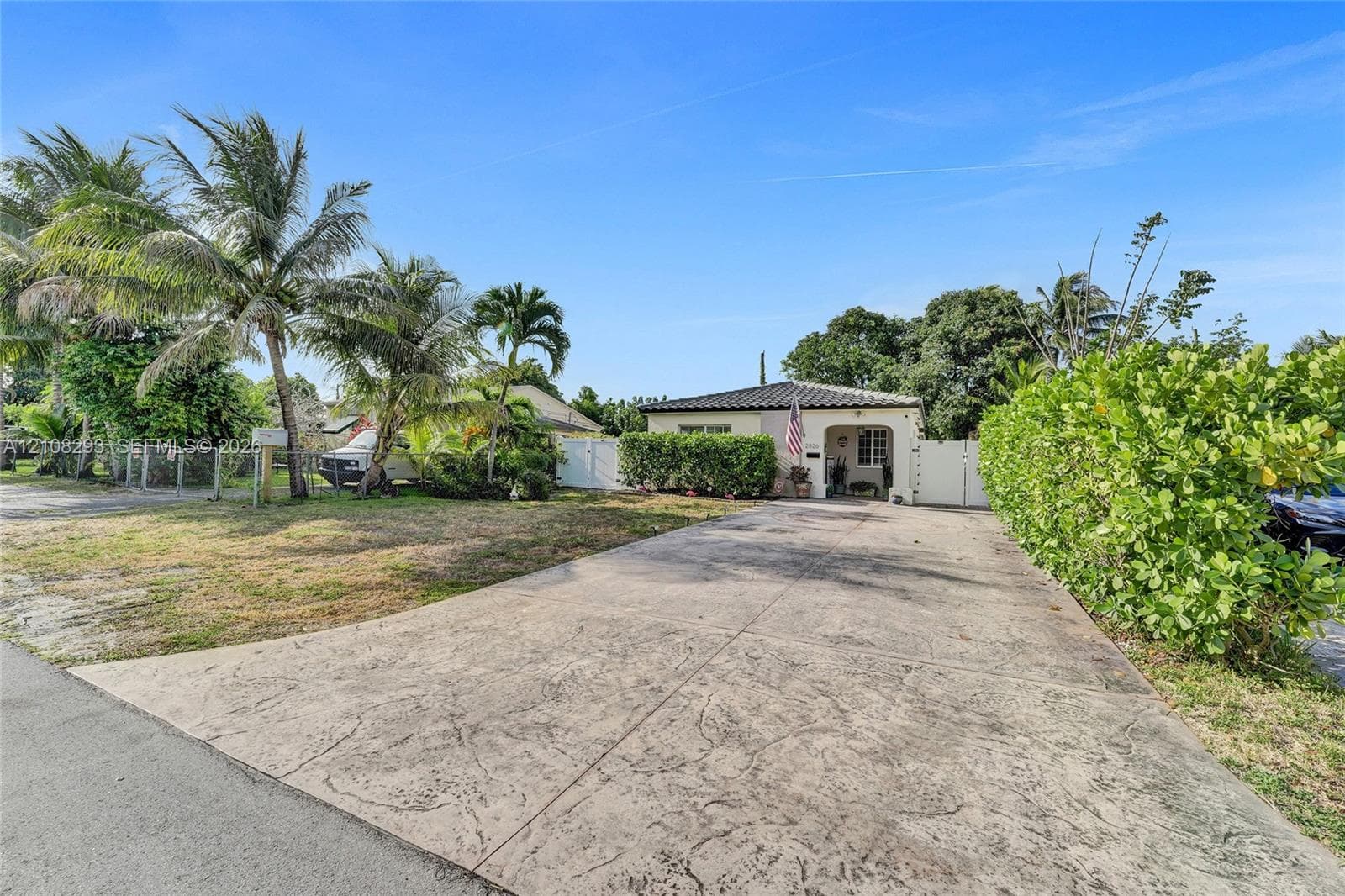 2826 Dewey St photo 1