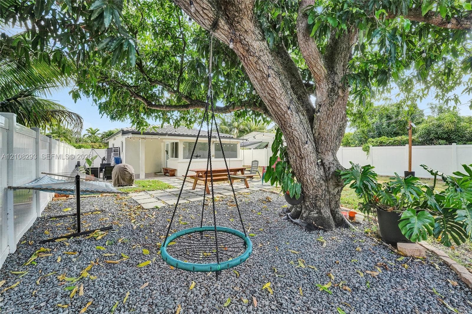2826 Dewey St photo 18