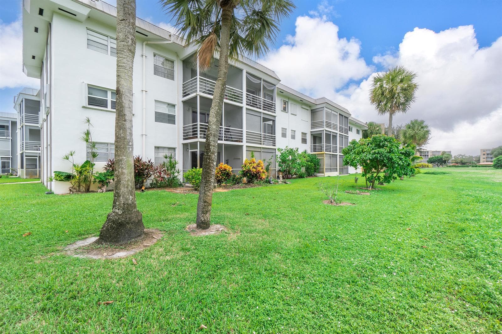 5401 NW 2nd Ave U322_003